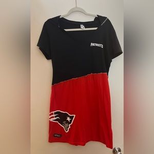 Short sleeve patriots dress with hood